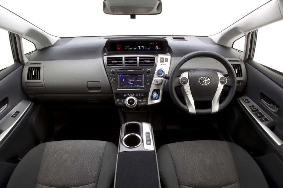 Toyota Prius V 2011 года  (фото 200 из 208)